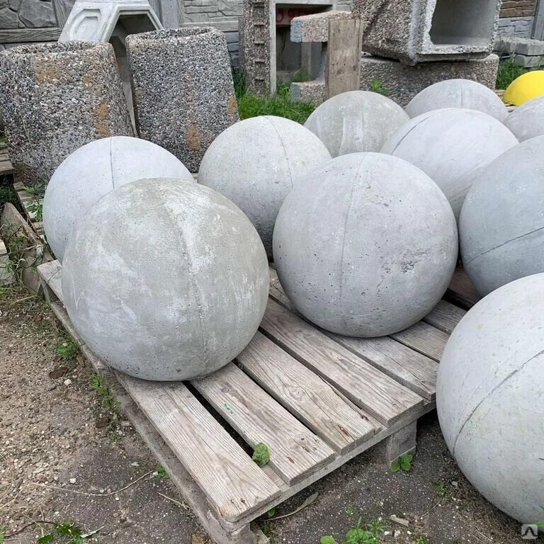 Бетонный шар весит. Шары из цемента. Цементные шары для сада. Бетонный шар для сада. Декоративные шары для сада из цемента.