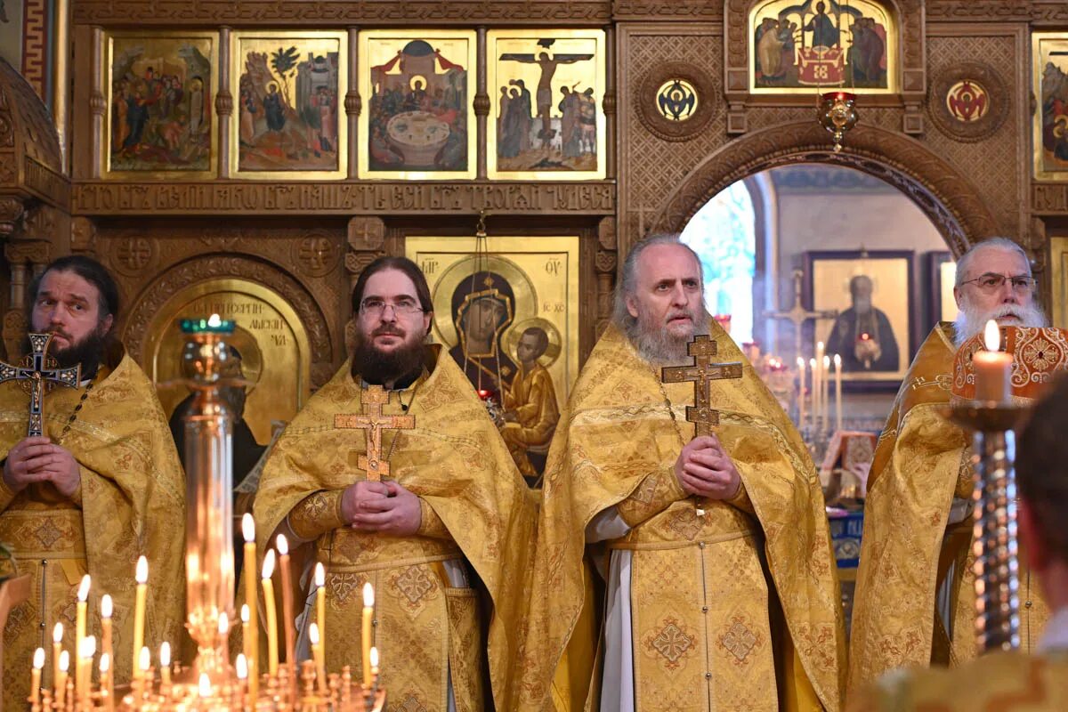 Иеромонах савватий валаамского подворья в москве. Московское подворье валаамского монастыря. Богослужение в донском монастыре. Богослужение валаамское подворье. Подворье валаамского монастыря в санкт-петербурге.