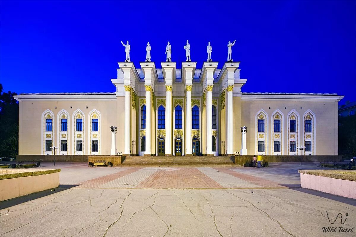 Город сарань карагандинская область. Город Караганда ДК горняков. Город Сарань Казахстан. Дворец культуры горняков Караганда внутри. Караганда достопримечательности.