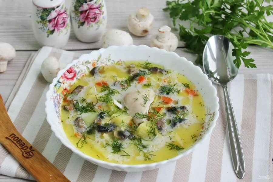 Сливочный суп с шампиньонами и курицей