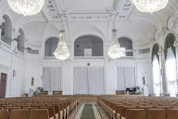 Белый зал в политехническом институте спб. Белый зал СПБПУ, Санкт-Петербург. Белый зал политехнического института. Белый зал СПБГПУ. Белый зал СПБГУ