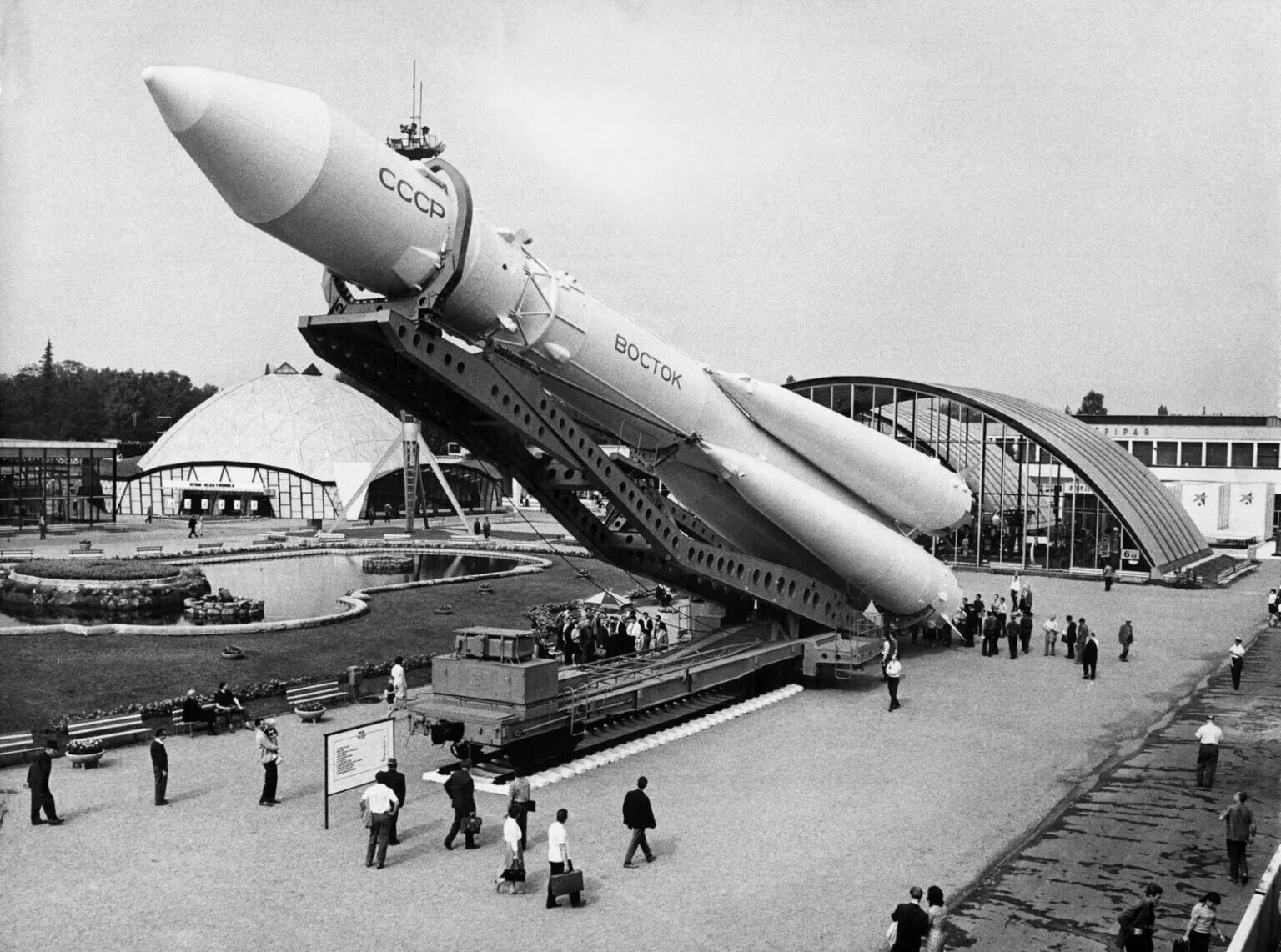 Ракета Юрия Гагарина Восток-1. Ракета Восток СССР Гагарин. Восток 1 Гагарин 1961. Ракета р 7 Гагарин.