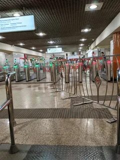 Турникетов нет