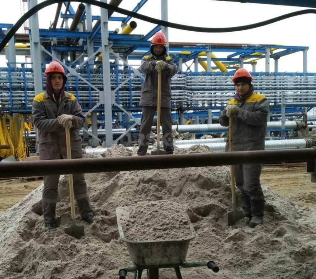 вахтовый метод. труд стройка. вахтовый метод стройка. разнорабочий на стройку. в строительную компанию требуются рабочие.