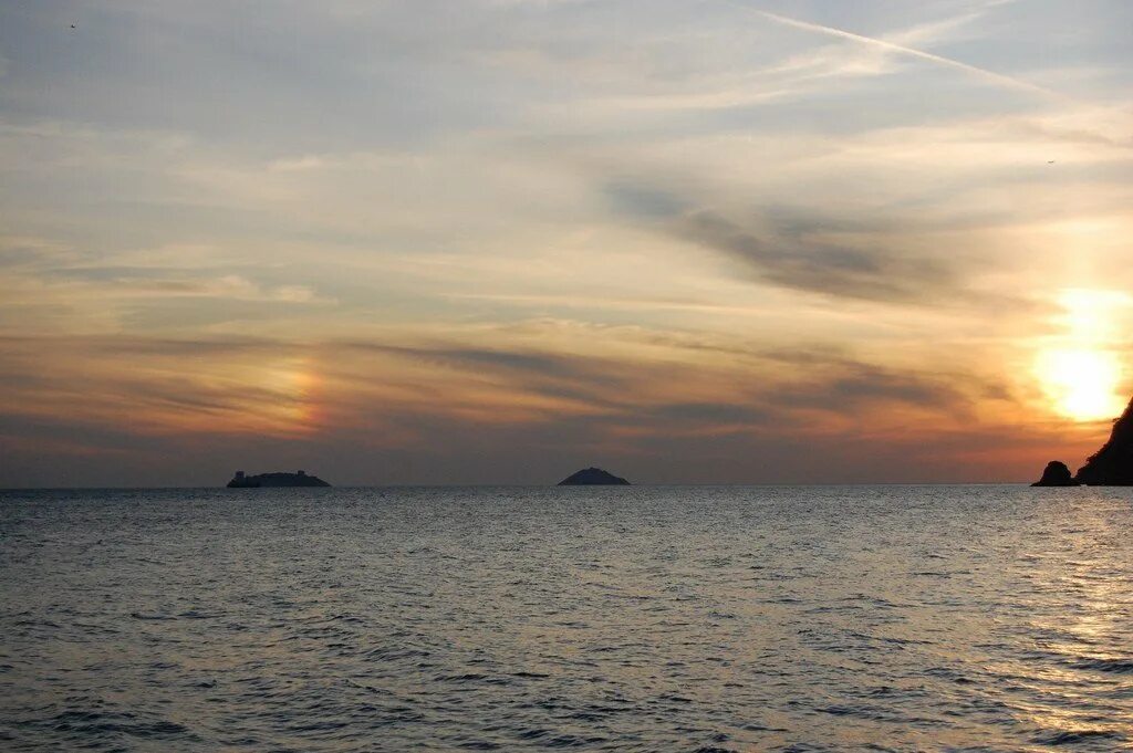 Мраморное море в турции. Мраморное море. Побережье мраморного моря. Мраморное море. Остров мармара в мраморном море.