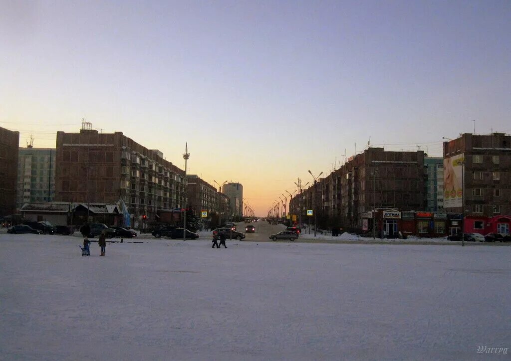 Новый уренгой улицы. Проспект дружбы народов новый уренгой. уренгой улицы. уренгой улица дружба народов. улицы нового уренгоя фото.