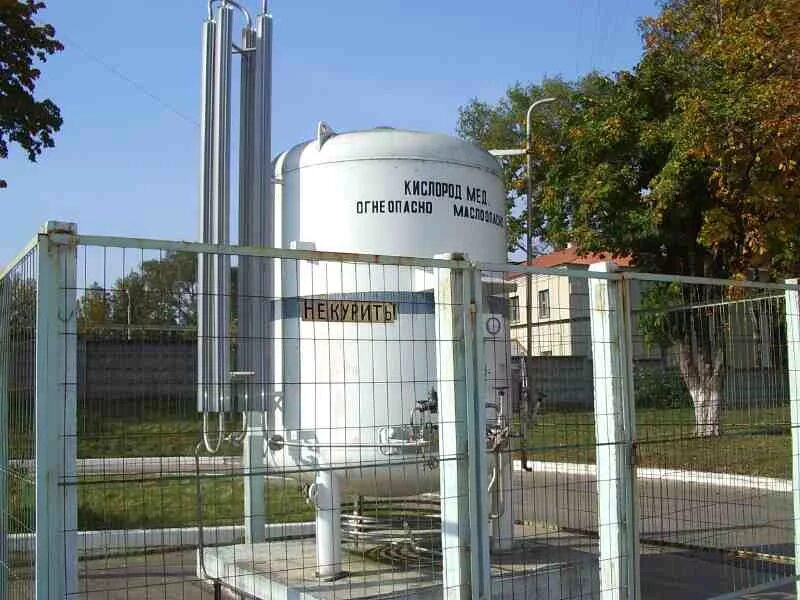 энергетик с орлом. испаритель для газгольдера. кислородный резервуар в больнице. агу-2м автомобильная газификационная. газовые цистерны для частного дома.