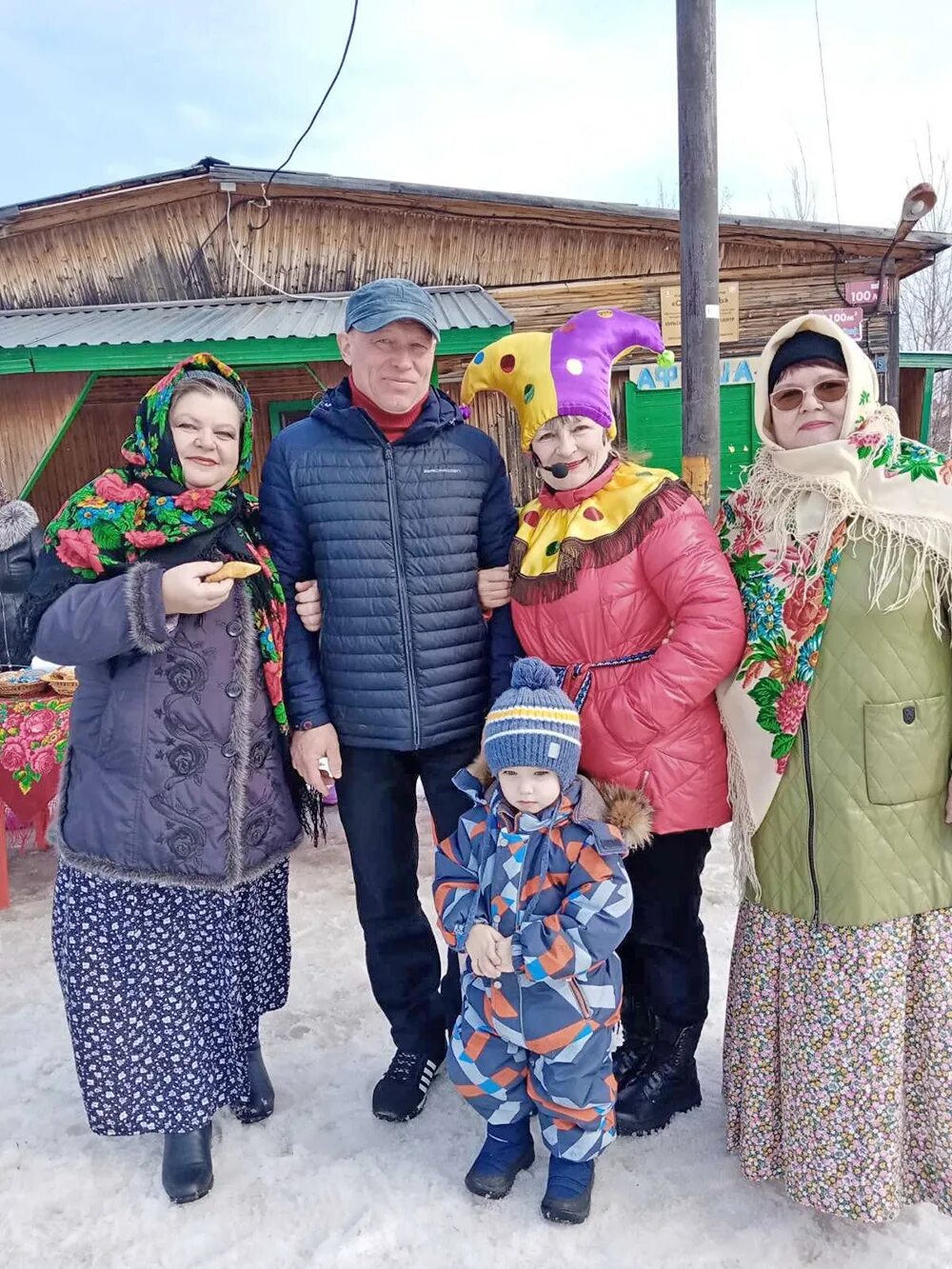 Погода бобровский хмао. Проводы зимы. Бобровка ХМАО. Селиярово Ханты-Мансийский район причал. Проводы.