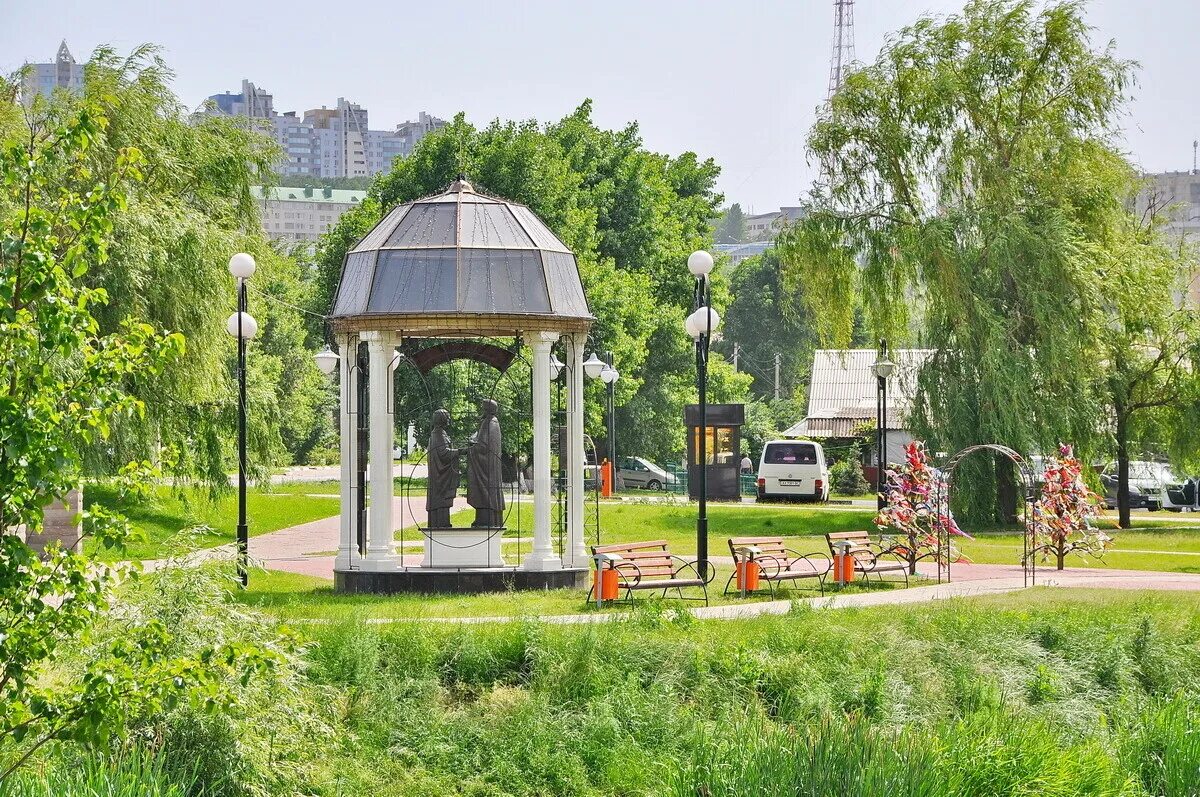 Белгород погулять. Ротонда Петра и Февронии в Белгороде. Белгородский район достопримечательности. Новая арка Белгород. Где погулять в Белгороде.