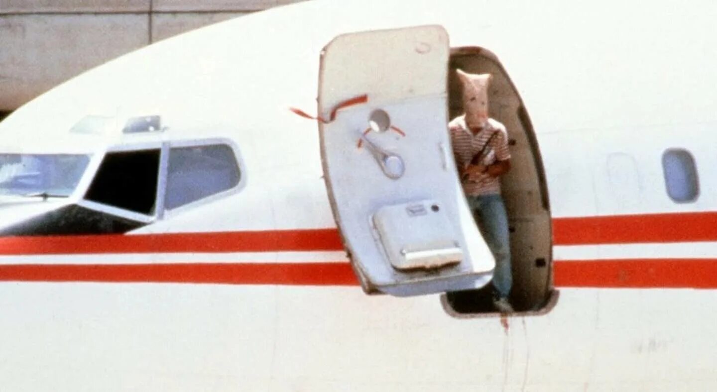 Террорист угнавший самолет. Угон ту 154 в саудовскую аравию юлия фомина. Террорист угнавший самолет. Угон самолёта a300 в алжире. Террорист угнавший самолет.