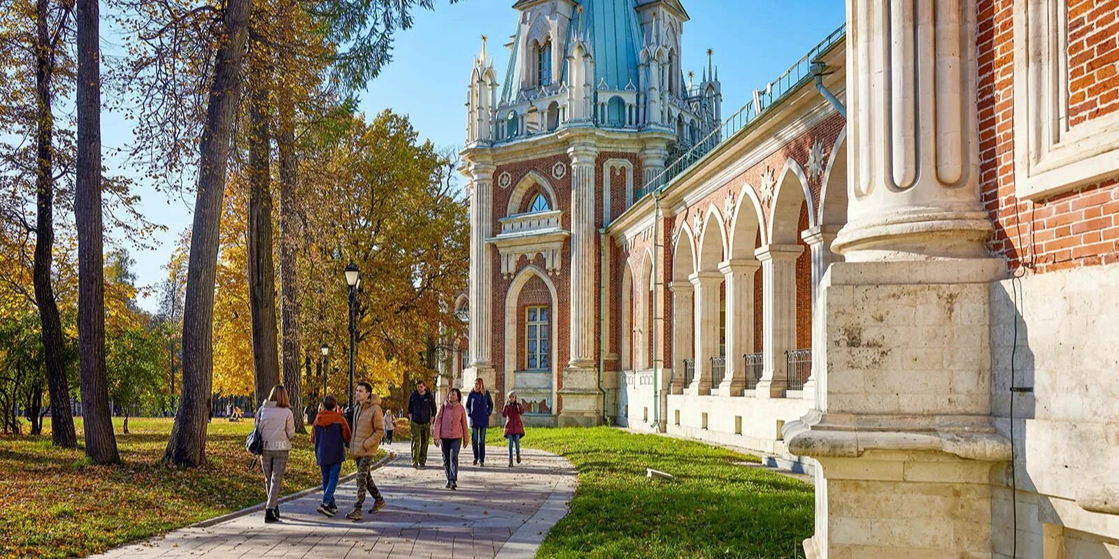 Коломенская царицыно. Царицыно музей-заповедник осенью. 17. Музей-заповедник «Царицыно». Царицыно музей-заповедник фото осень. Заповедник Царицыно холмы.