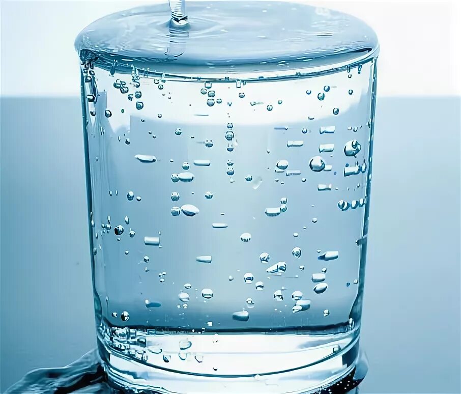 Вода с пузырьками в стакане. Полный стакан. Стаканы с пузырьками воздуха. Пузырьки воздуха в стакане с водой. Воздух вода б у
