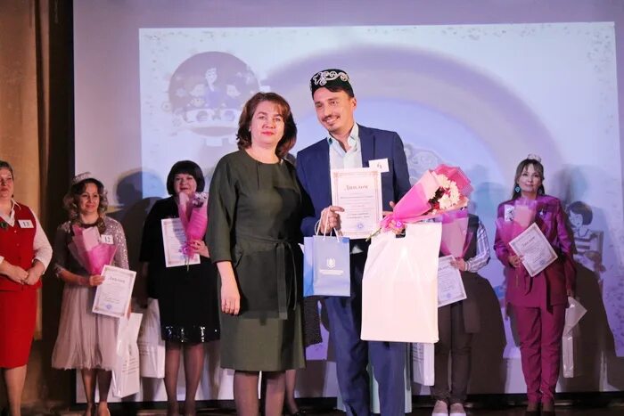 Татар 2022. Знак лауреата премии имени ризаэтдина фахретдина. Конкурс татар кызчыгы-2018 пенза. Татарские музыканты. Фильм крымскотатарский 2022.