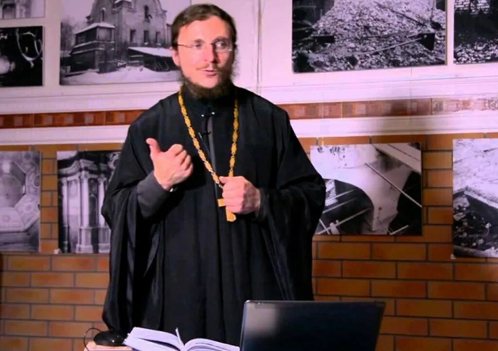 Вызывайте священника. Священник призван. Вызвать батюшку. Священник призван. Священник лучший.