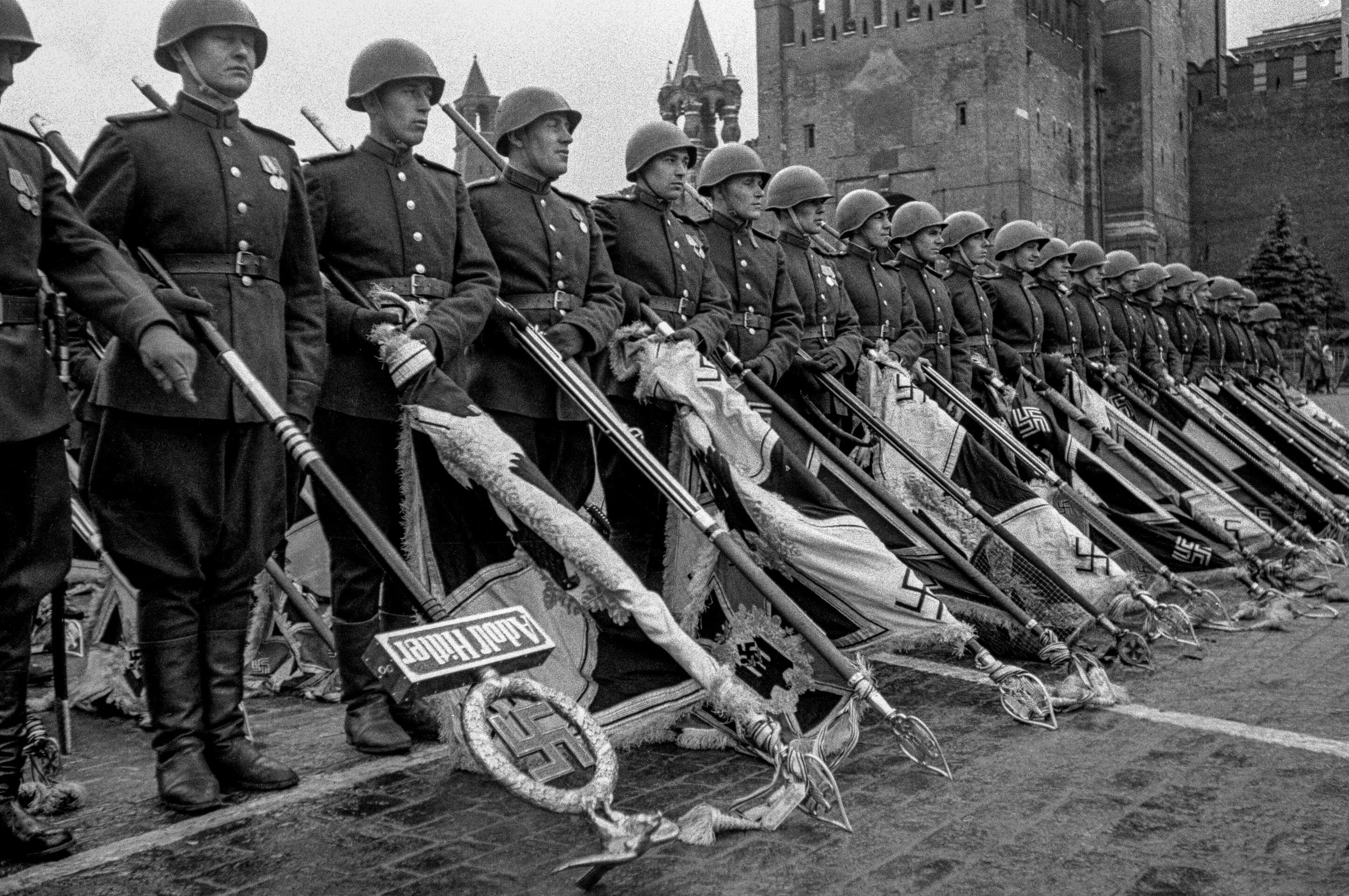 1 июня 1945 г. Парад 24 июня 1945 Жуков. Рокоссовский на параде Победы 1945. Жуков и Рокоссовский на параде Победы 1945.