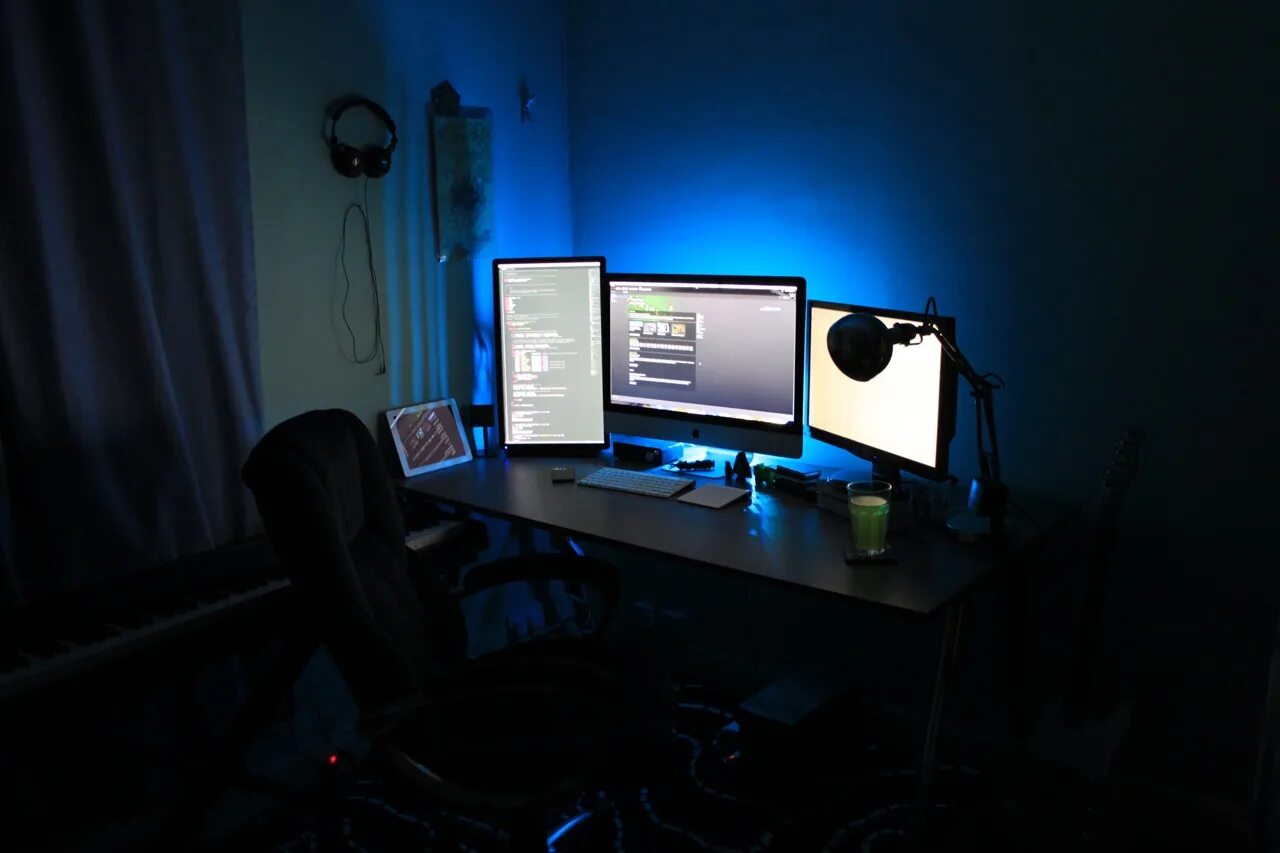 Компьютер программиста. Повторение в программировании. Фон минимализм программирование. Картинки на рабочий стол для программистов. 4 programming.