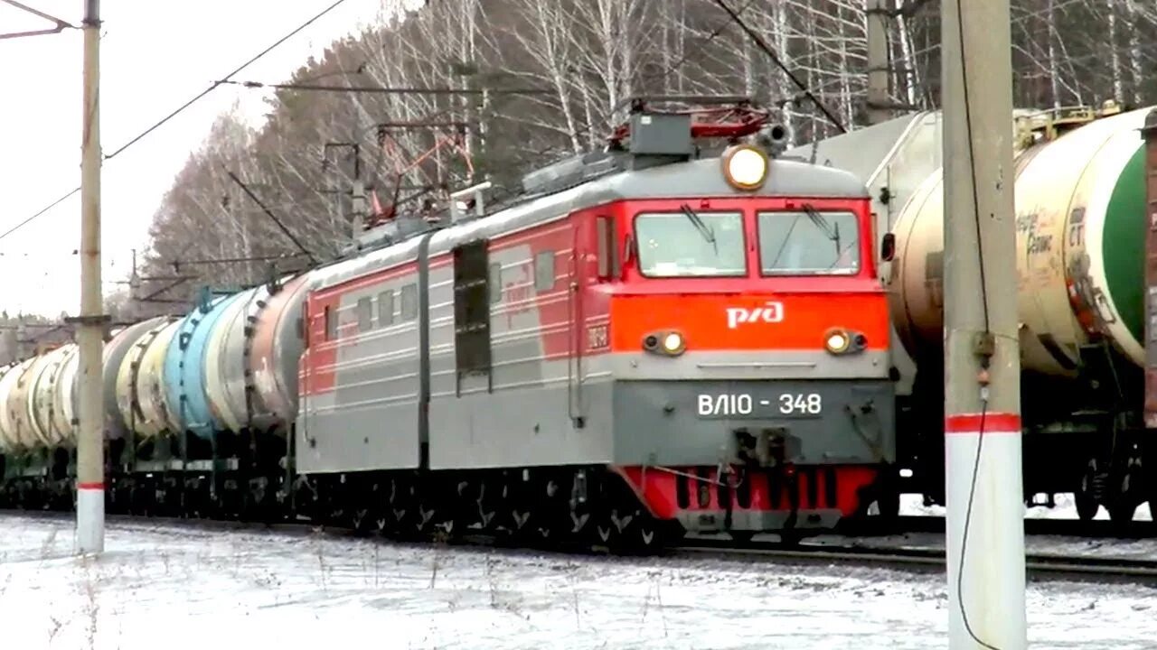 Локомотив на перегоне. Встреча поездов на перегоне. Электровоз вл11 ржд. Встреча поездов на перегоне. Встреча поездов на перегоне.