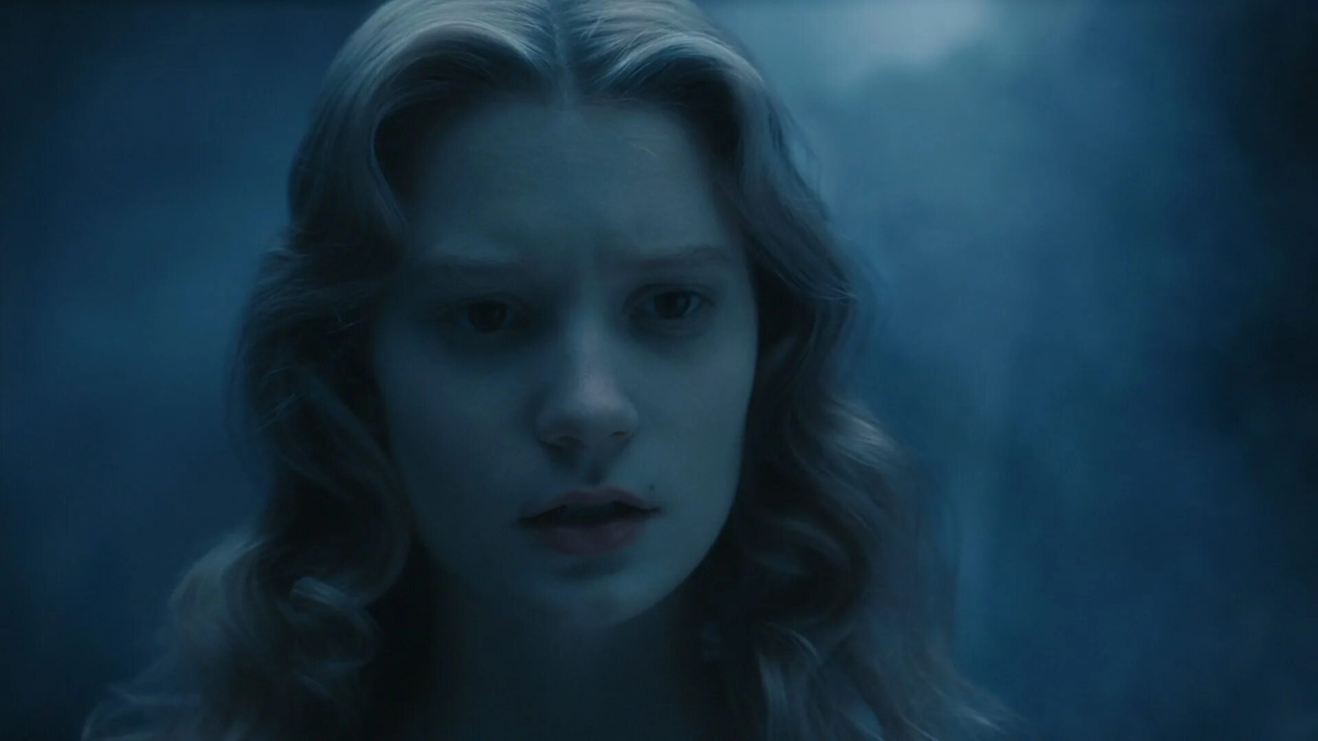 Alice is a student. Алиса Кингсли. Mia Wasikowska. Алиса Кингсли в больнице.