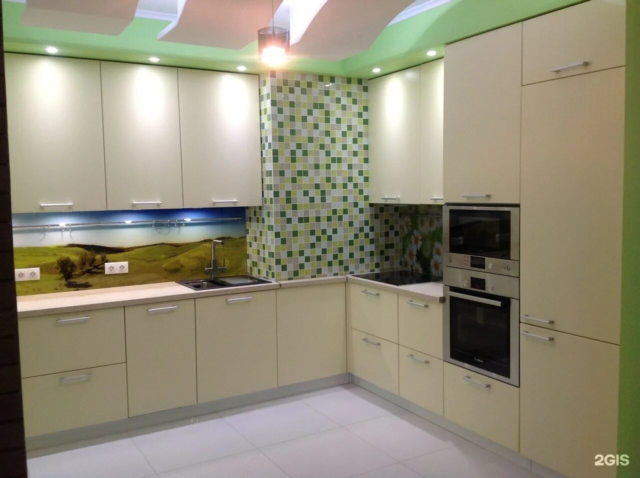 Кухня ришелье. Стройландия кухонные гарнитуры. Кухня гарнитур стерлитамак. Кухонный гарнитур угловой 2 х уровневый. Изготовление кухни.