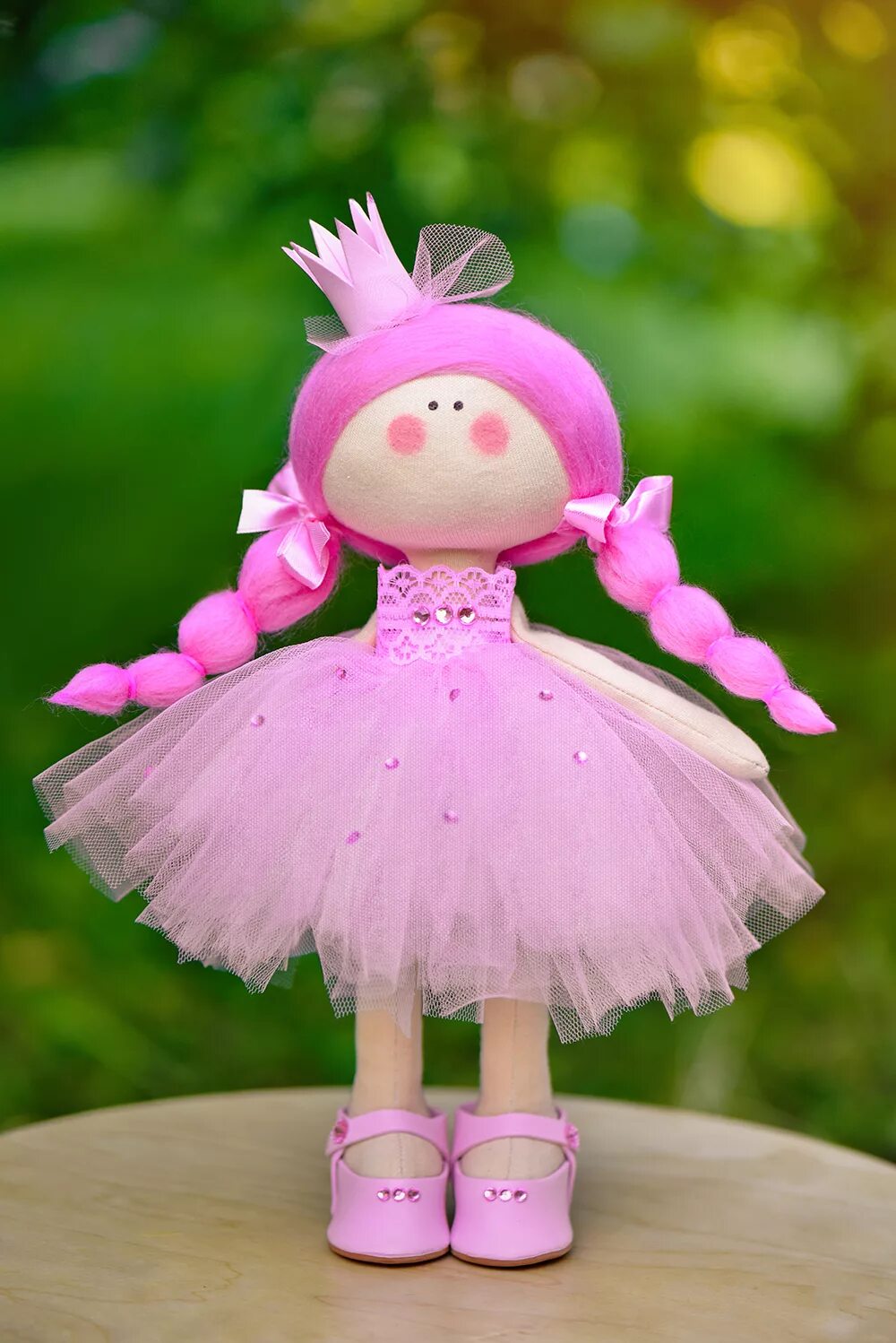 Розовая куколка. Розовая кукла. Интерьерная кукла в розовом. Кукла в розовом платье.