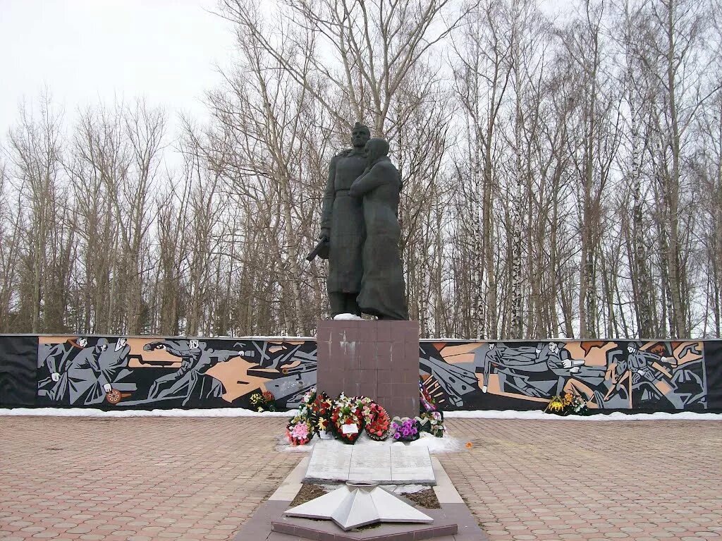 Поселок верховье орловской. Мемориал Верховье Орловская обл. Мемориал славы поселка Верховье Орловской. Посёлок Верховье. Верховье Орловская область парк.