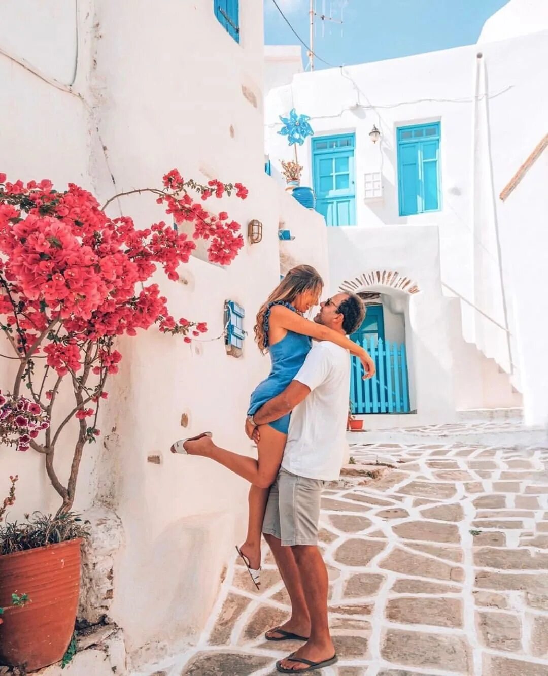 Греческое пара. Влюбленные в Греции. Санторини пара. Санторини фотосессия. Пара в Греции фотосессия.