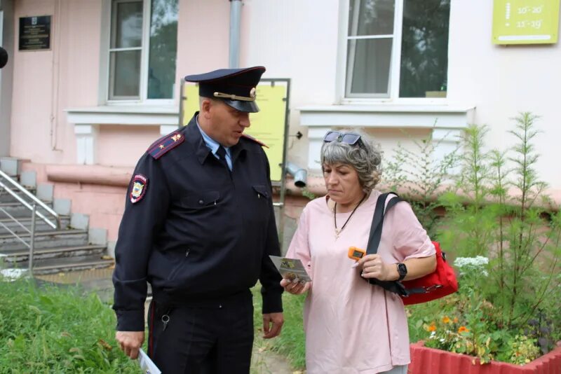 Участковый мошенничество. Участкового уполномоченного. Сотрудник полиции. Служба в полиции. Участковый фото.