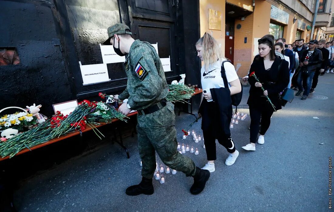 Трагедия в Казани в школе 11 мая жертвы. Трагические события в Казани. Прощание. Прощание с казанскими школьниками.