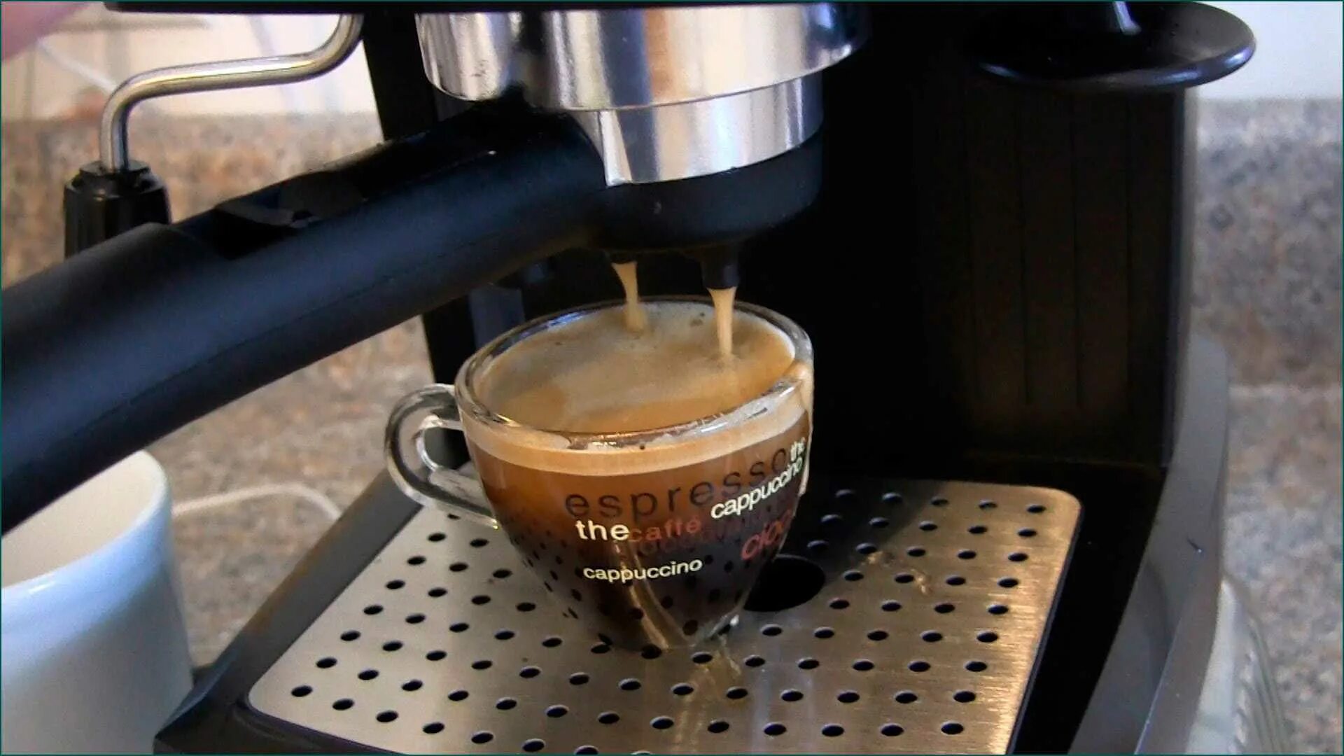 Сколько нужно кофе в кофеварку. Кофемашина Espresso Cappuccino. Delonghi ec155. Кофемашина Delonghi молотый кофе. Кофемашина INHOUSE 2в1 капучино.