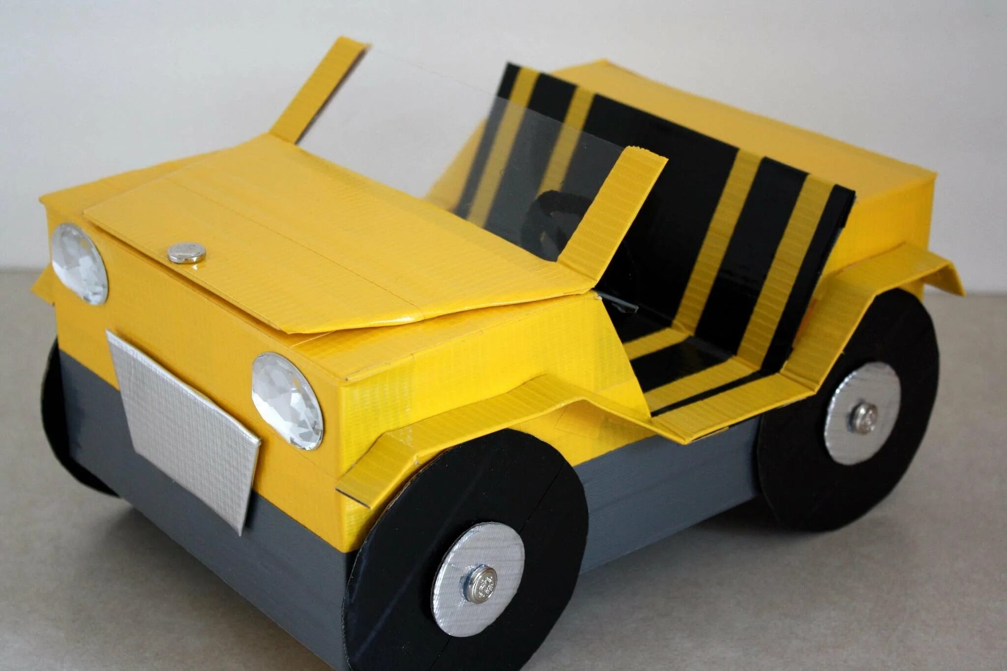 Carboard lamborghini. Машина из гофрокартона. Машина из картона. Как сделать машины д. Как сделать машины д.