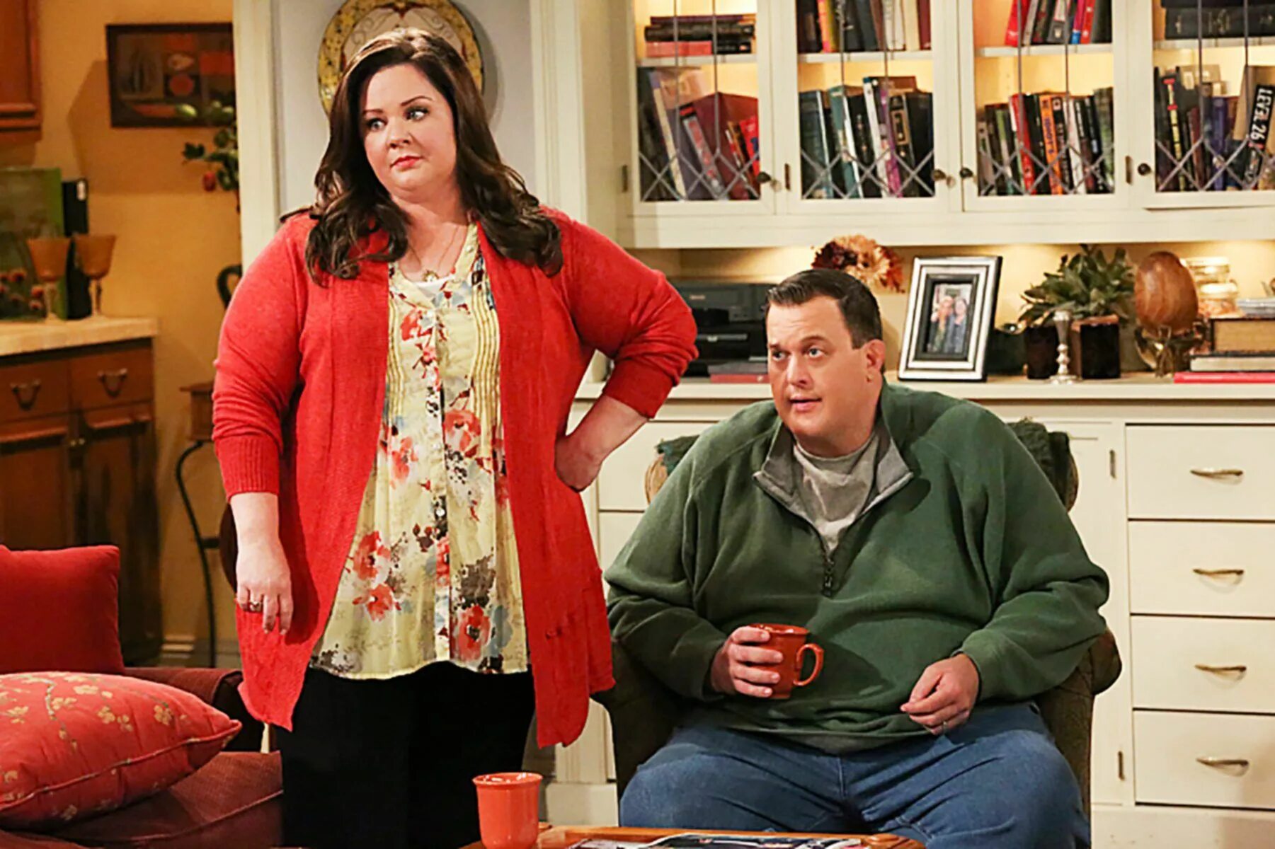 Майк и молли кураж. Мелисса маккарти майк и молли. сериал mike &amp; molly. мелисса маккарти сериал. майк и молли кураж бомбей.
