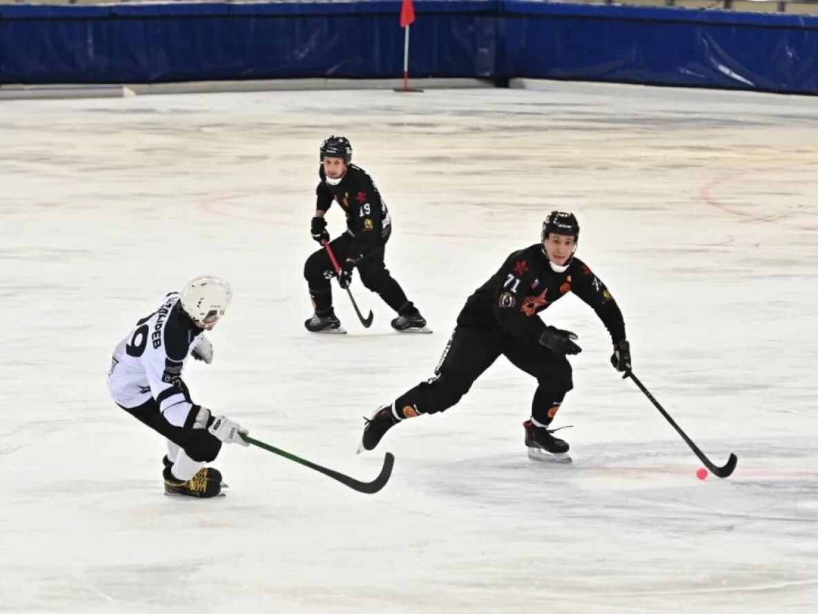 Лед хоккей. Хоккеисты России. Хоккей картинки. Кузбасс ска нефтяник счет