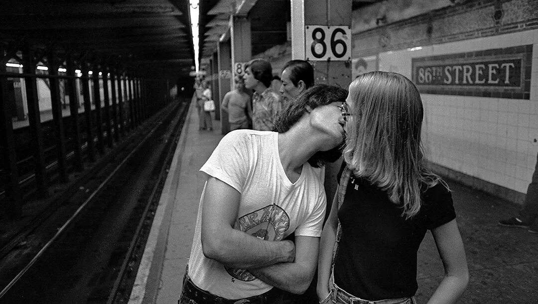Streets x kiss it better speed. Street kiss. улица поцелуев, в простонародье. suddenly kiss in the street.