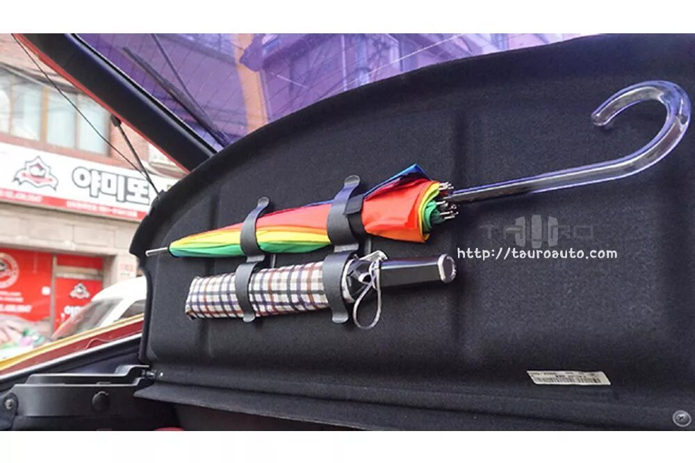 Крепление зонтик. Зонт в багажник range Rover. Держатель зонта в багажник автомобиля. Крепеж зонта в машину. Крепления для зонта в багажник.