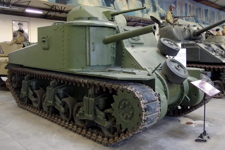 Сомюр танковый музей. Вл-с3 танк. Американский танк с автопушкой 75 мм. Танк яйцо американский.