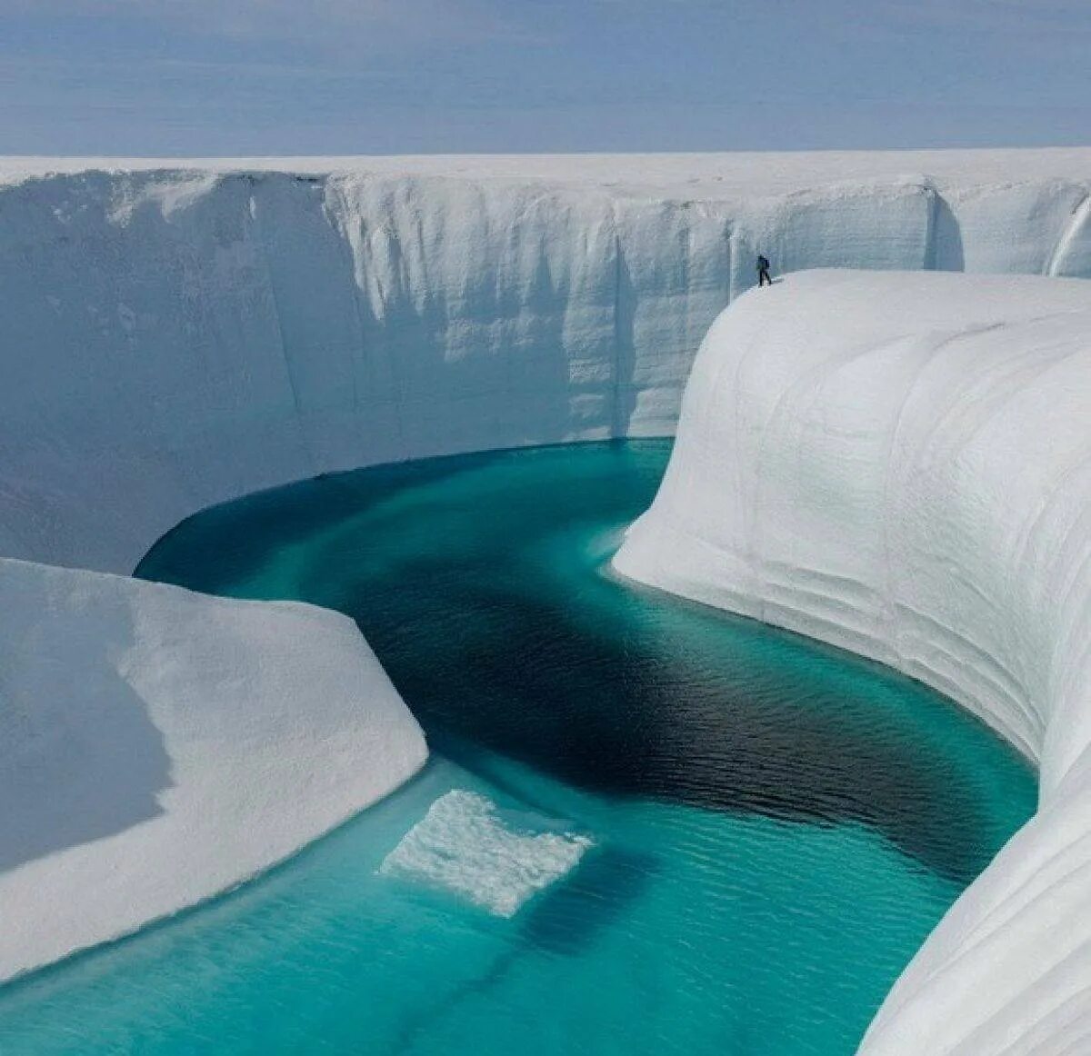 Ледяной каньон Гренландия. Ледники Гренландии. Ледяной каньон в Гринладии. Большой каньон в Гренландии.