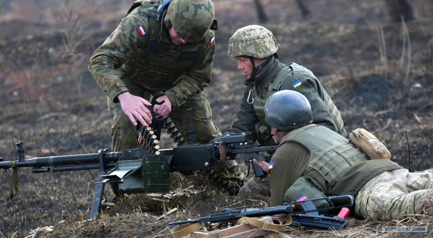 Военный ход. Военные инструкторы НАТО. Военный инструктор. Пулеметчик НАТО. Русские солдаты на Украине.