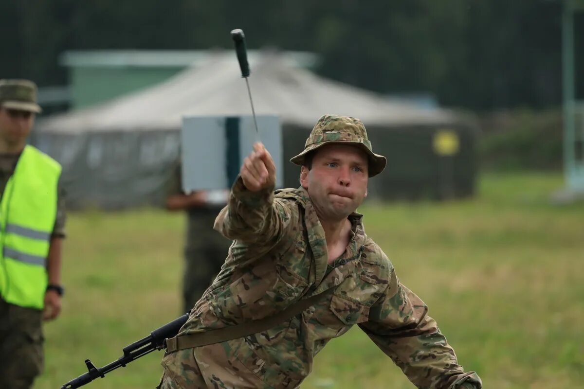 Военная 4 1. Военные метательные ножи. Метание ножа спецназ. Военная контрразведка (2018). Разведчики в 2020.