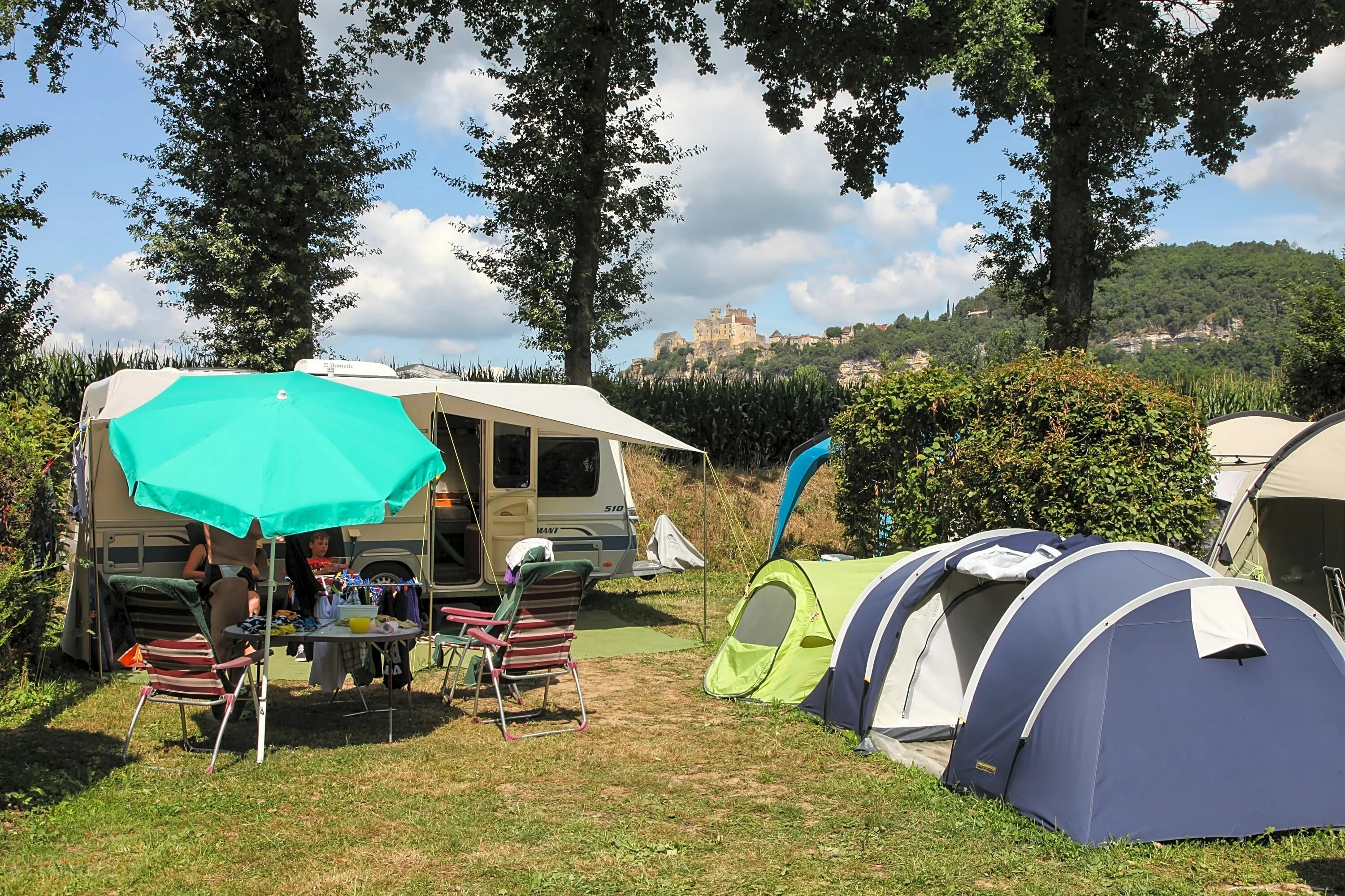 Кемпинг. Организованные кемпинги. Camping Ardeche. Площадка для мероприятий в кемпинге. Camping se