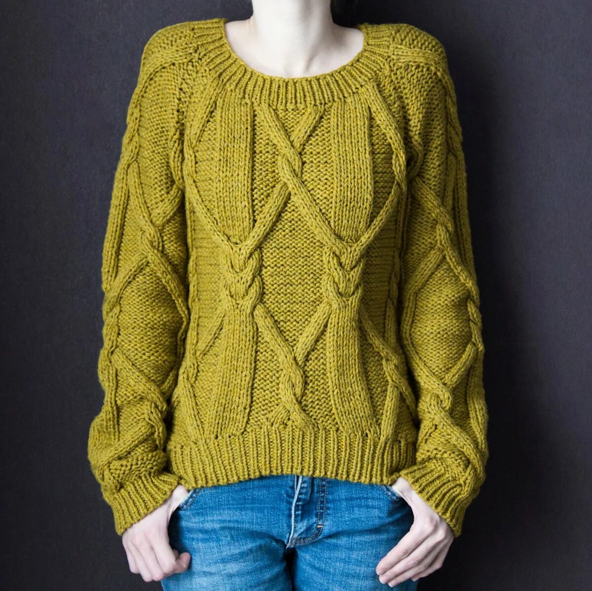 Джемпер с косами. Вязаный свитер с косами. Свитер с косами. Красивый джемпер женский. Кофта с косами.