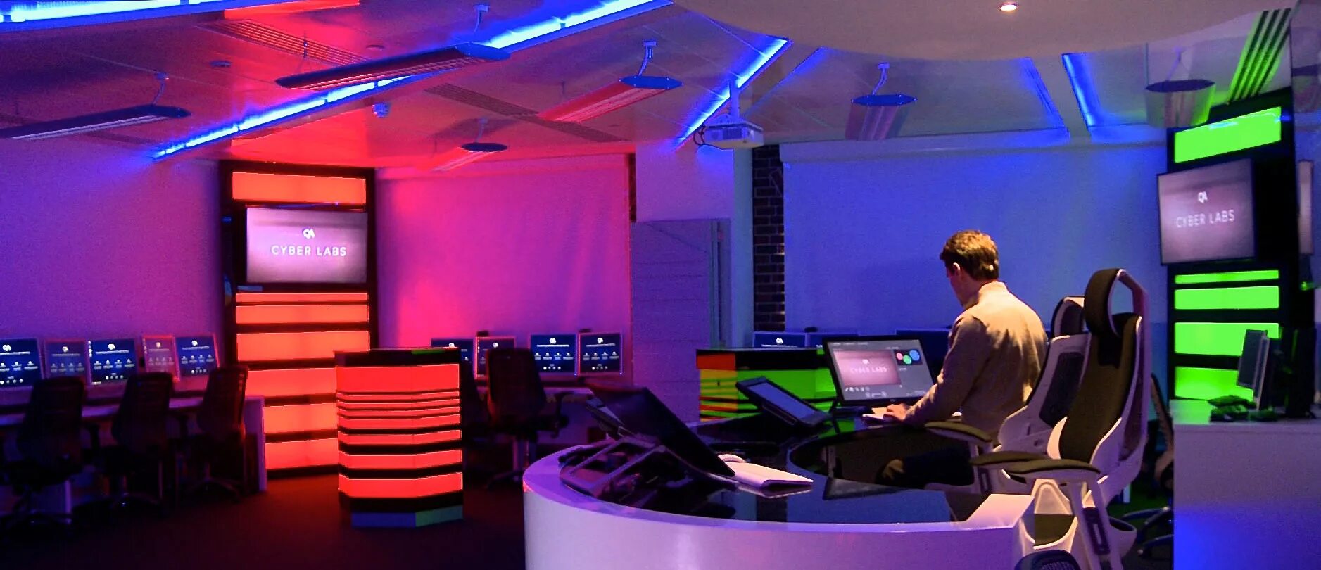 Cyber listening lab. Мультимедийная студия. cyber lab. sci fi room. theater training lab.