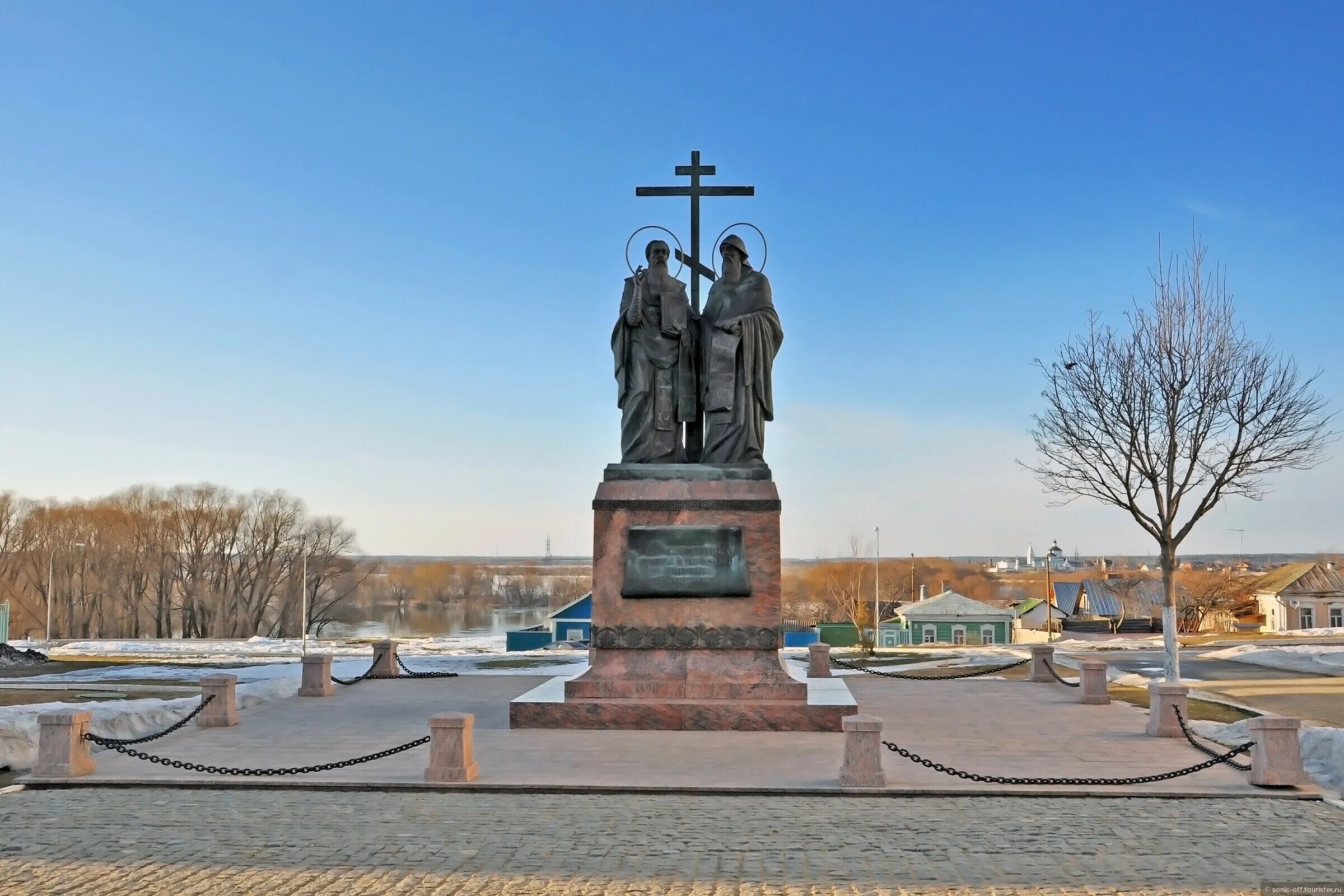 Памятник кириллу и мефодию в саранске. Памятник кириллу и мефодию в коломне. Памятник кириллу и мефодию в твери. Водовоз коломна. Памятник кириллу в коломне.