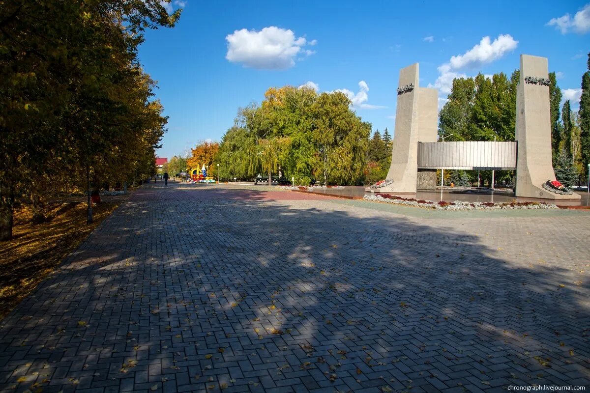 Парк тольятти автозаводский. Парк Победы Тольятти. Парк Победы Тольятти мемориал. Вечный огонь Тольятти парк Победы. Парк Победы Тольятти памятники.