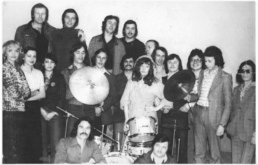Виа орфей каракат бодайбо 1970-е. Группа орфей. Состав группы орфей в 1975 году. «арт-либитум» вокально инструментальный ансамбль. Орфей 1975 виа орфей анжеро судженск.