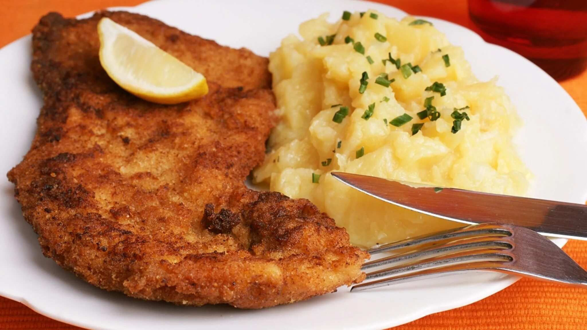 венский шницель с картофельным пюре. шницили с 4артофельным п. картофельные отбивные. куриная отбивная с пюре. шницель по-министерски.