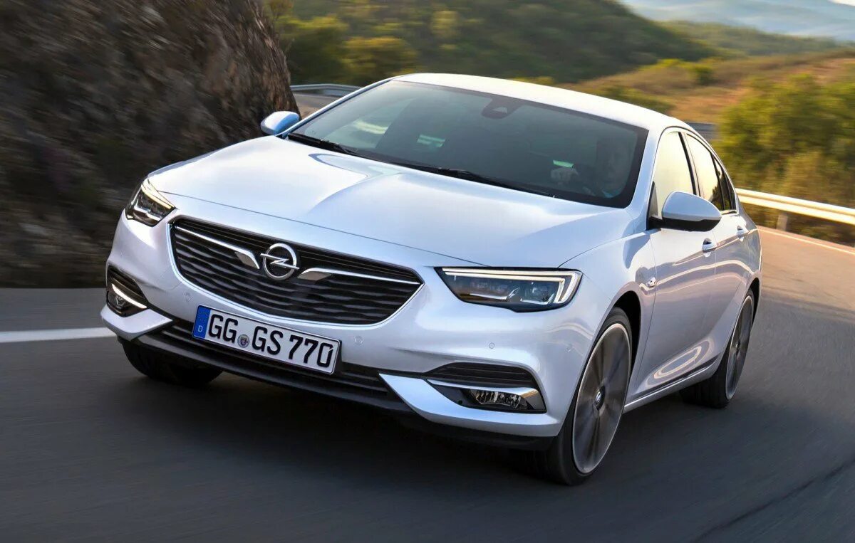 Opel германия. Opel Insignia 2017. Опель Инсигния 1.6 2018. Опель Инсигния 2018 1.6 дизель 138 л. Опель Инсигния 2018 года лифтбек.