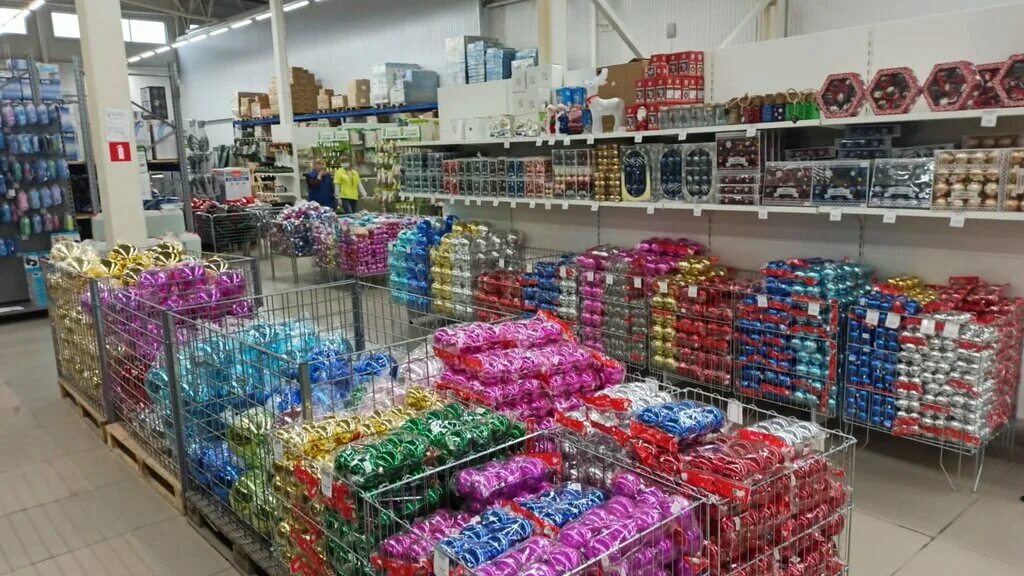 Ассортимент садового магазина. Ассортимент садового магазина. Магазин сад огород. Стеллаж для семян. Ботаника балаково.