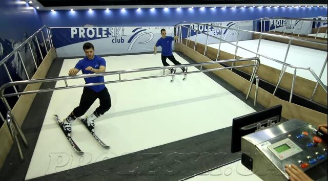 Тредбан лыжный. Горнолыжный тренажер skytec. Бесконечный склон в меге ростов. Тренажер proleski. Тренажер для сноубордистов и горных лыж.