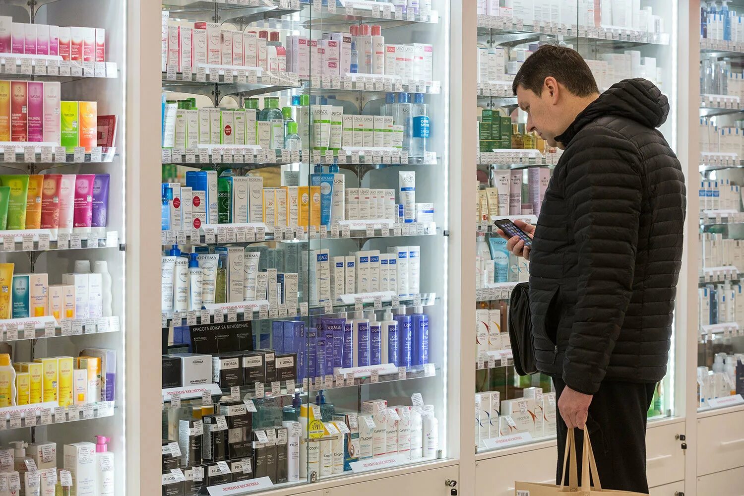 фармацевт. работники склада вайлдберриз. аптека невис пикалево. фирма файзер фармацевтическая. полисан фармацевтический завод.