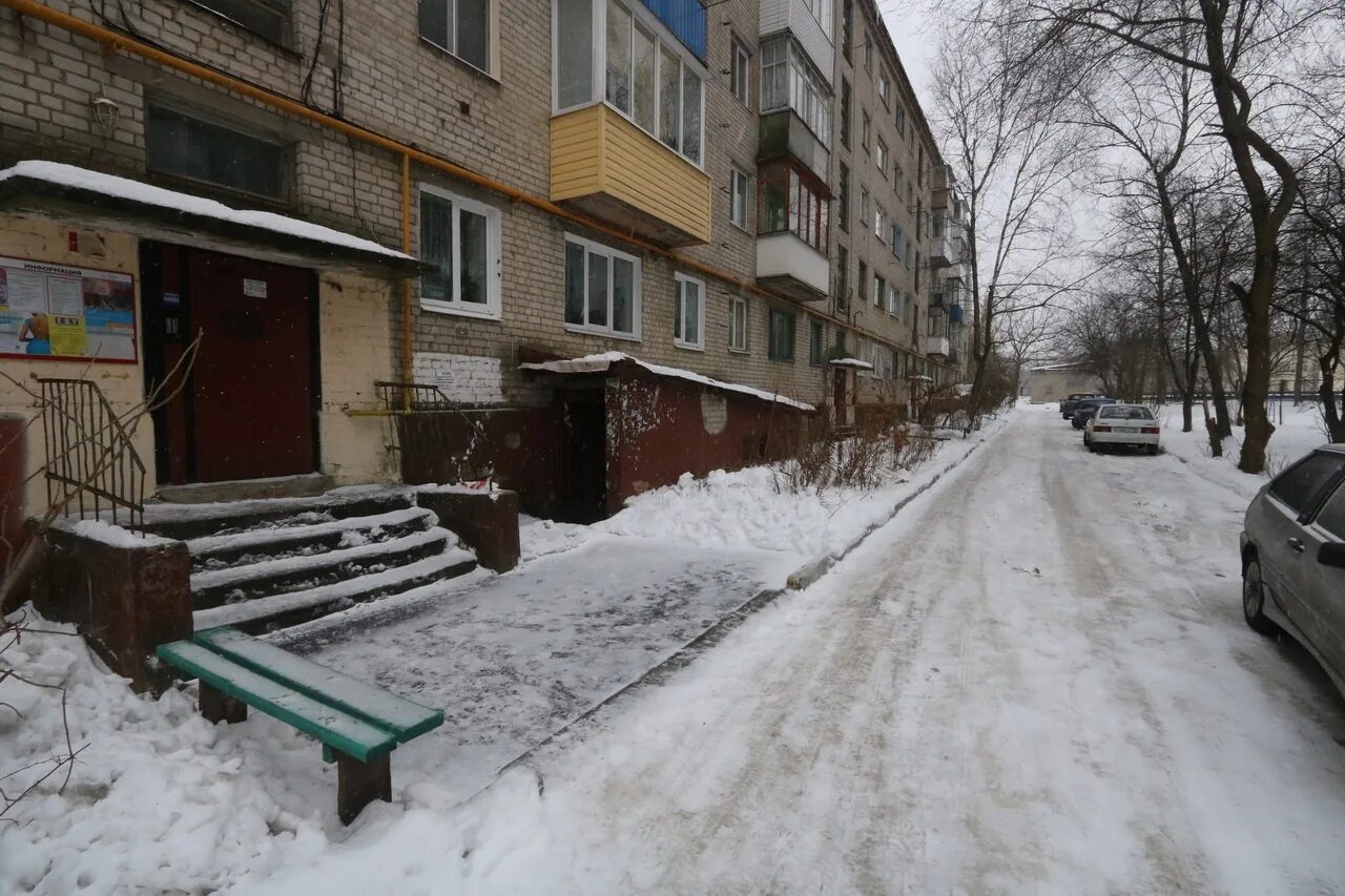 Неубранный двор. Спортивная улица Бокситогорск снег во дворах. Уборка снега возле многоквартирного дома. УК Брянск. Ооо ук брянске брянск